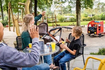 010 Comfortplaats met prive hottub en prive sanitair naast de plaats