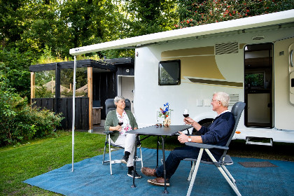 001 Comfortplaats met prive sanitair en buitenkeuken