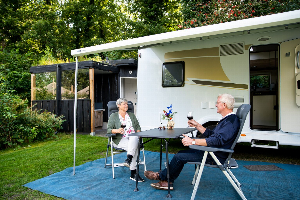 Kampeerplaats met Prive sanitair en buitenkeuken