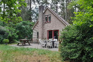 Mooi 6 persoons vakantiehuis in het bos bij Norg