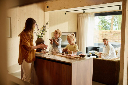 012 Familie vakantiehuis voor 6 personen met bubbelbad gelegen midden in de natuur