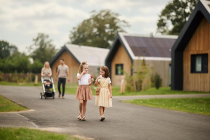 021 Familie vakantiehuis voor 6 personen met bubbelbad gelegen midden in de natuur