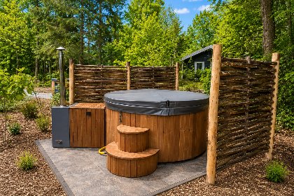 002 Veenborg Lodge met Hottub | 4 personen