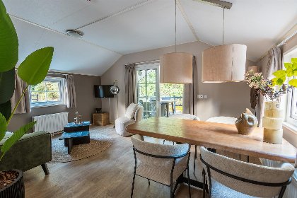 006 Veenborg Lodge met Hottub | 4 personen