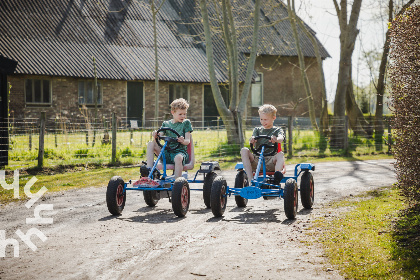 035 Gezellige 25 persoons groepsaccommodatie naast een wijngaard in Drenthe