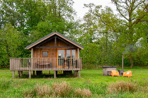 Knusse 4 persoons Lodge met hottub op een unieke locatie nabij Ruinerwold | Drenthe