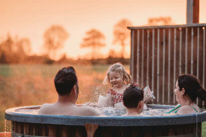 007 Knusse 4 persoons Lodge met hottub op een unieke locatie nabij Ruinerwold | Drenthe