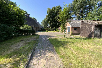 006 Royale 8 pers. vakantieboerderij met een houtkachel, groot erf en veel privacy, in Drenthe