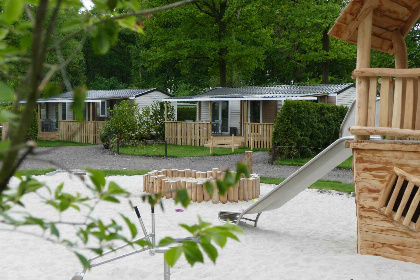 004 Heerlijk 6 persoons chalet met veranda op camping in Wateren, Drenthe