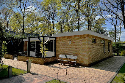 001 Vrijstaand 4 persoons vakantiebungalow midden in het bos in Drenthe