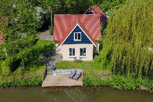 Aan het water gelegen 8 persoons vakantiehuis met sauna en ligbad, in Westerbork