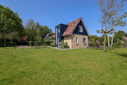 006 Heerlijk 8 persoons vakantiehuis met sauna en zonnehemel in Westerbork