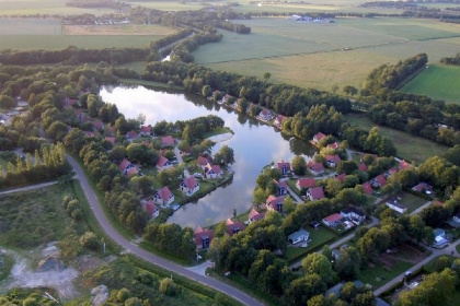 015 Knus 6 persoons vakantiehuis met steiger aan het water en geschikt voor mindervaliden