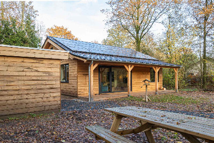 004 Luxe 4 persoonsvakantiehuis met sauna en bubbelbad, natuurrijk gelegen in Westerbork