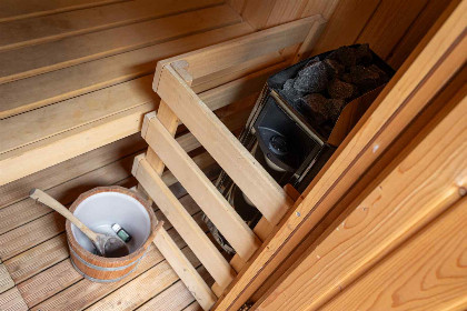 023 Luxe 4 persoonsvakantiehuis met sauna en bubbelbad, natuurrijk gelegen in Westerbork