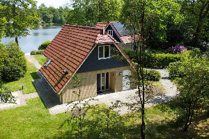 Prachtig 4 persoons vakantiehuis direct aan het water in Westerbork