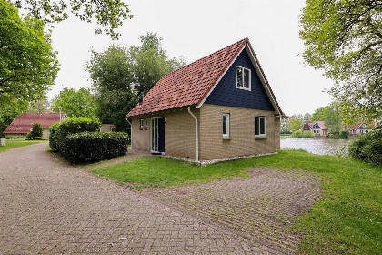 018 Ruim 8 persoons vakantiehuis met sauna op vakantiepark in Westerbork