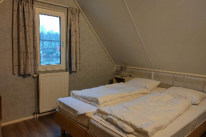 001 Vakantiehuis voor 6 personen gelegen aan viswater in Westerbork