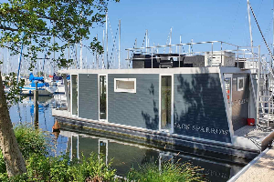 Deze prachtige 6 persoons waterlodge ligt in Marina Muiderzand in Almere