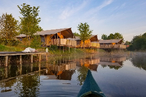 Groepsverblijf groepstent   vier luxe 6 pers. glamping tenten (24 personen)