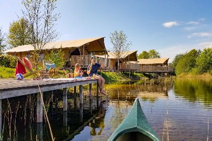 029 Groepsverblijf groepstent   vier luxe 6 pers. glamping tenten (24 personen)