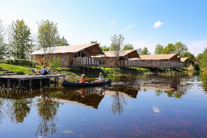 036 Groepsverblijf groepstent   vier luxe 6 pers. glamping tenten (24 personen)