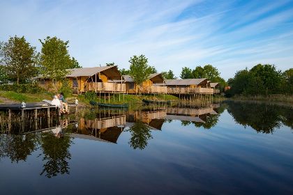 039 Groepsverblijf groepstent   vier luxe 6 pers. glamping tenten (24 personen)