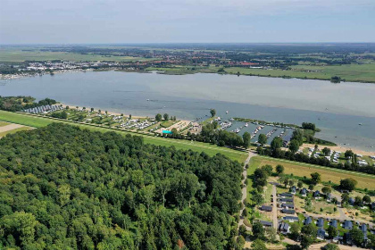 007 6 persoons vakantiehuis met hottub op vakantiepark Zuiderzee