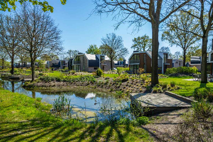 008 6 persoons vakantiehuis met hottub op vakantiepark Zuiderzee