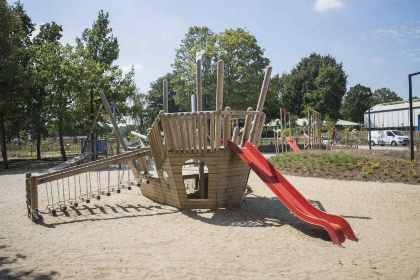 024 6 persoons vakantiehuis met hottub op vakantiepark Zuiderzee