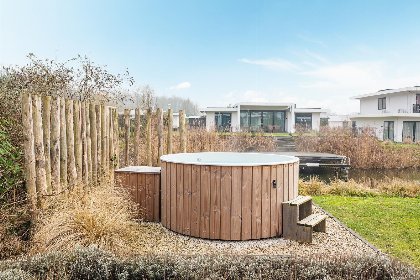 001 Bloem Nr. 591 | 8 Pers. Hottub