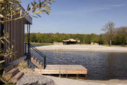 001 Heerlijke 2 persoons Lodge met een workstation nabij Zeewolde in het Horsterwold