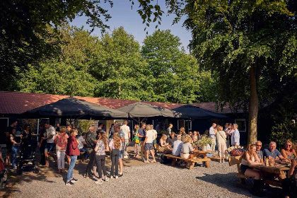 016 Heerlijke 2 persoons Lodge met een workstation nabij Zeewolde in het Horsterwold