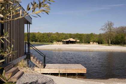 020 Heerlijke 2 persoons waterlodge met sauna nabij Zeewolde in het Horsterwold