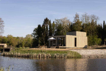 021 Heerlijke 2 persoons waterlodge met sauna nabij Zeewolde in het Horsterwold