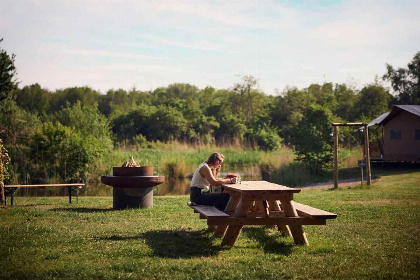 021 Heerlijke 6 persoons Lodge, met bubbelbad in de tuin, nabij Zeewolde in het Horsterwold