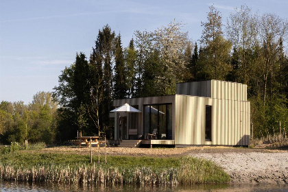 005 Heerlijke 6 persoons Lodge met buitenkeuken nabij Zeewolde in het Horsterwold