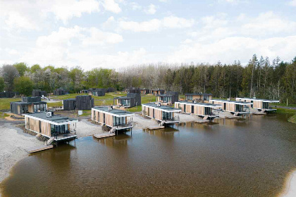 017 Heerlijke 6 persoons Lodge met buitenkeuken nabij Zeewolde in het Horsterwold