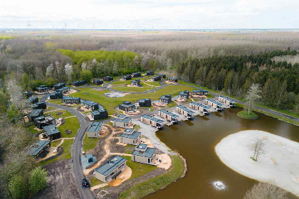 029 Heerlijke 6 persoons Lodge met buitenkeuken nabij Zeewolde in het Horsterwold