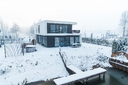 035 Maan Nr. 300 | 10 Pers. Hottub 