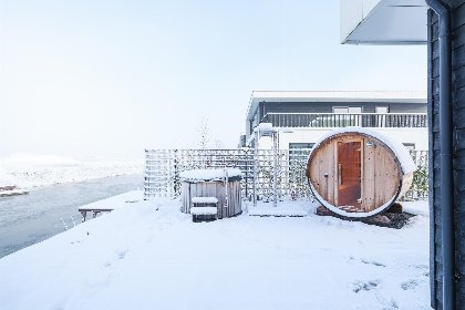 037 Maan Nr. 300 | 10 Pers. Hottub 