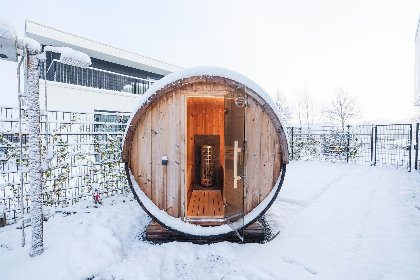 041 Maan Nr. 300 | 10 Pers. Hottub 