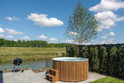 021 Maan Nr. 302 | 10 Pers. Hottub