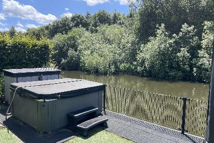 021 Oeverzwaluw Nr. 209 | 12 Pers. Jacuzzi 