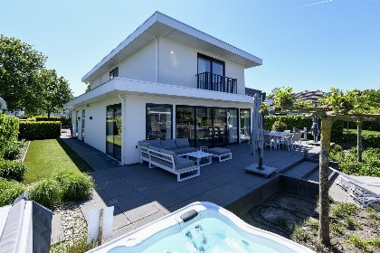 013 Water Nr. 243 | 10 Pers. Jacuzzi 