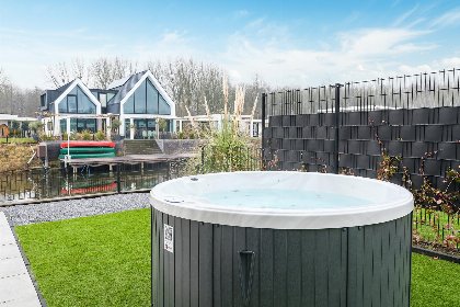017 Water nr. 578 | 8 Pers. Hottub