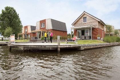 010 4 persoons vakantiehuis aan het water op recreatiepark Tusken de Marren