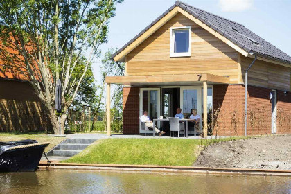 013 4 persoons vakantiehuis aan het water op recreatiepark Tusken de Marren