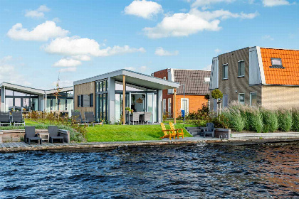 005 Heerlijk en gelijkvloerse 4 persoons vakantielodge aan het water