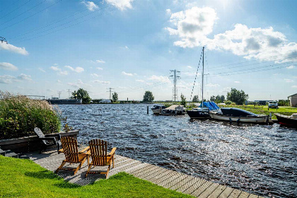 011 Heerlijk en gelijkvloerse 4 persoons vakantielodge aan het water